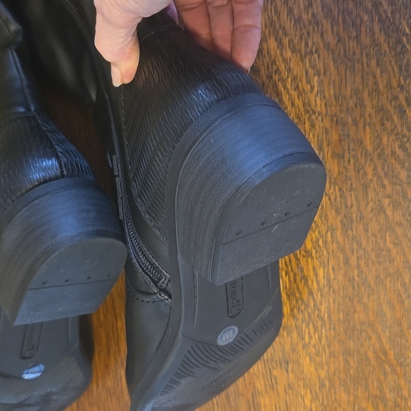 Baretraps Black Low Heel Boots New Without Box Size 9 M - Picture 10 of 16